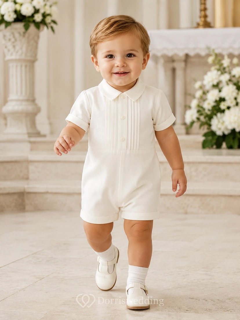 Pelele blanco de manga corta con cuello Peter y botones para bebé niño.