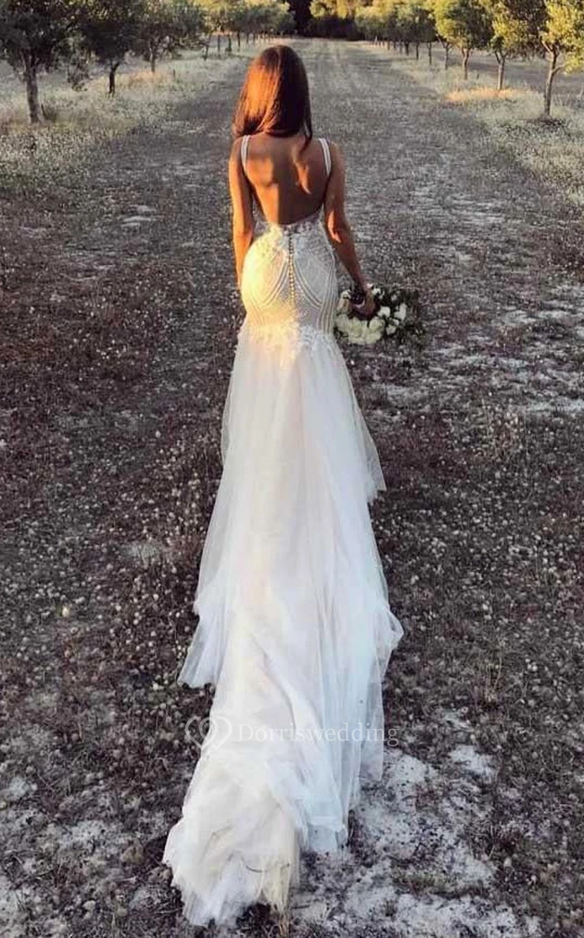 Robe de mariée sirène en tulle, luxueuse, sexy, décolleté en V et dos nu, style bohème, en dentelle et tulle. view 2