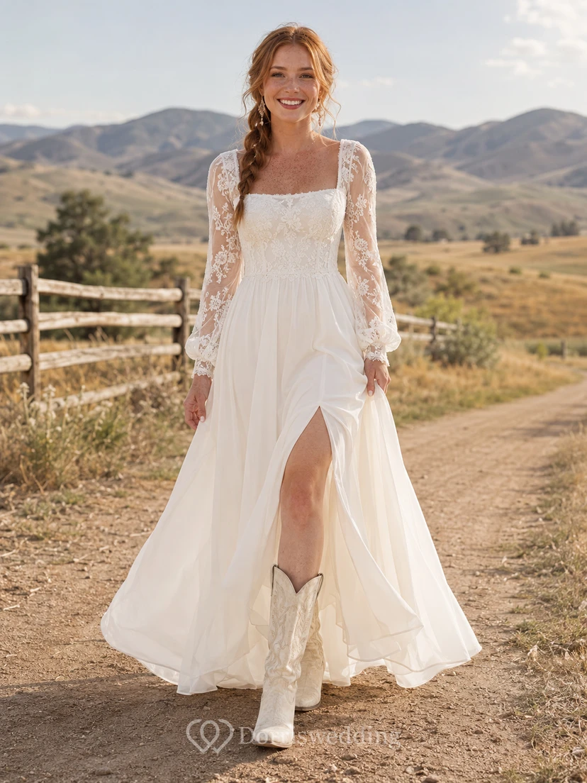 Robe de mariée de maternité, coupe trapèze, en dentelle et tulle, col carré, manches courtes et traîne.