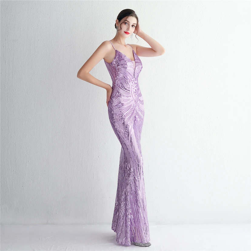 Vestido largo de noche con lentejuelas y tirantes de flores, ajustado, elegante y de estilo sofisticado. view 50
