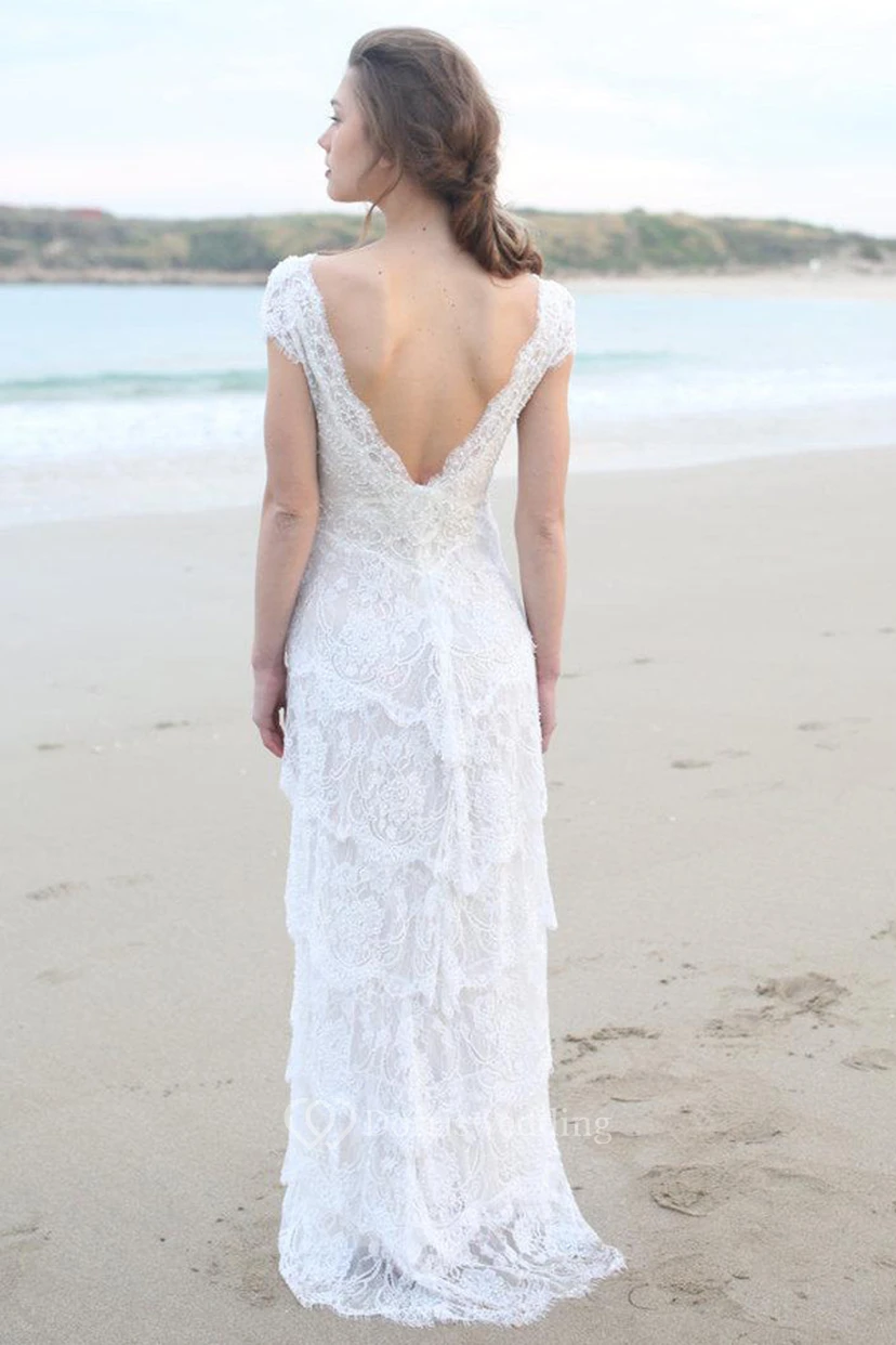 Robe de mariée bohème à décolleté plongeant et manches courtes, dos nu en V profond view 2