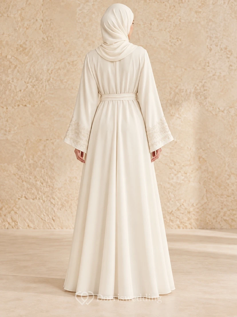 Robe abaya modeste à manches longues, ornée de dentelle ivoire et ceinturée jusqu'au sol view 2
