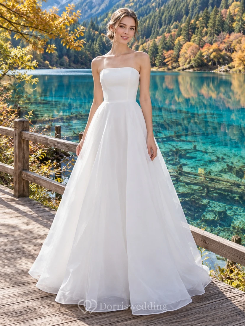 Vestido de novia sencillo sin tirantes de organza con corpiño liso y corte en A