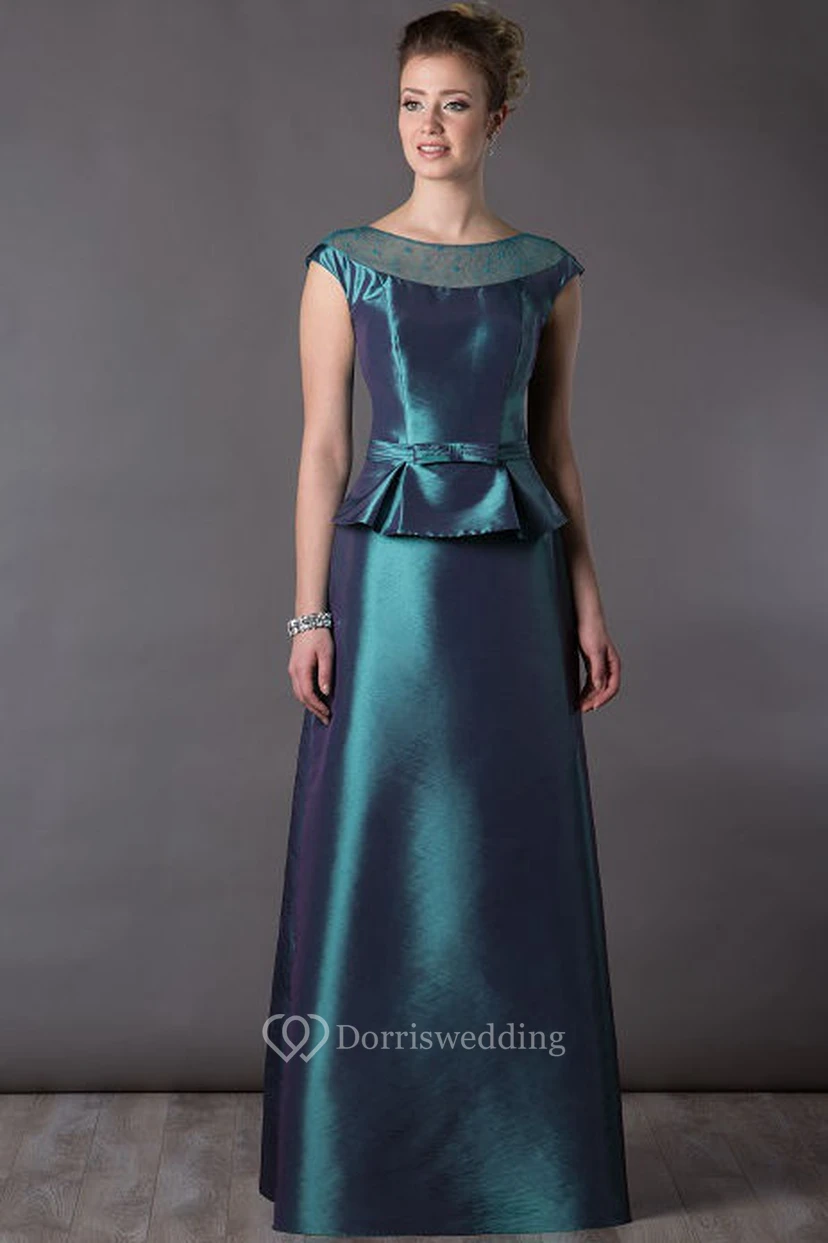 Langes A-Linien-Kleid aus Satin mit Spitze am Ausschnitt, kurzen Ärmeln und Schleife – perfekt für die Mutter der Braut.