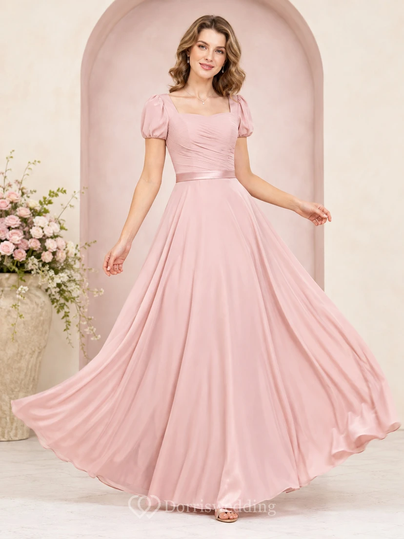 Vestido de madre romántico de gasa plisada de corte A, largo hasta el suelo, con escote cuadrado y mangas abullonadas, color rosa empolvado.