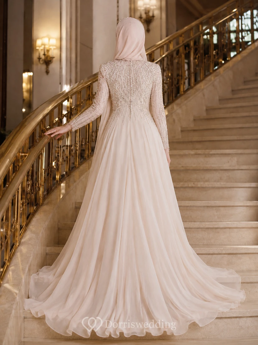 Robe de mariée musulmane hijab à corsage perlé, coupe trapèze, ourlet escalier view 2