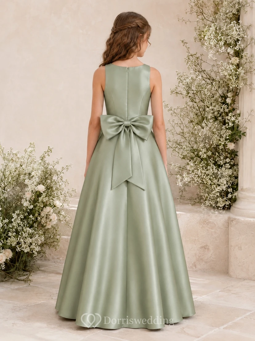 Vestido de dama de honor juvenil color celadón, corte en A, sin mangas, con detalle de lazo de satén elegante. view 2