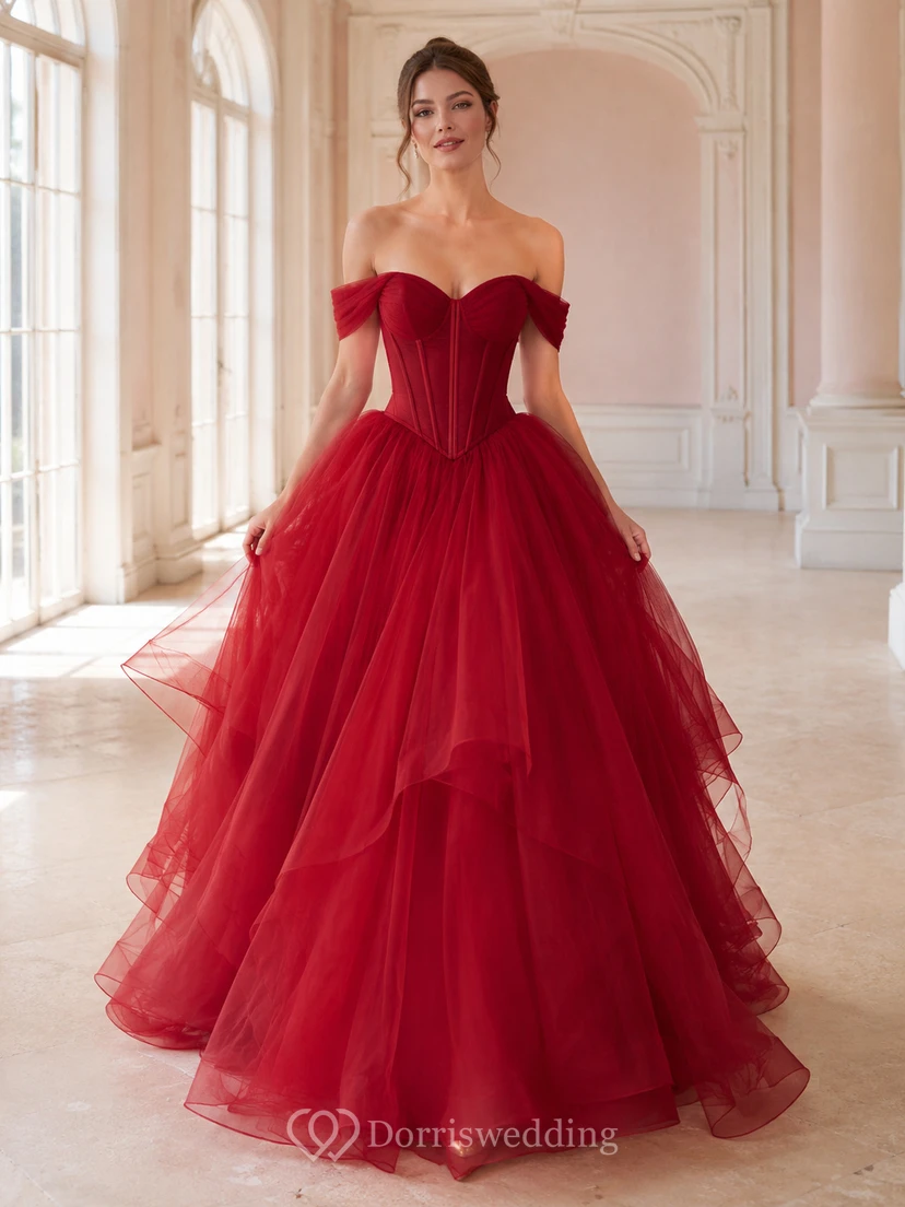 Robe de bal rouge à bustier en tulle et volants