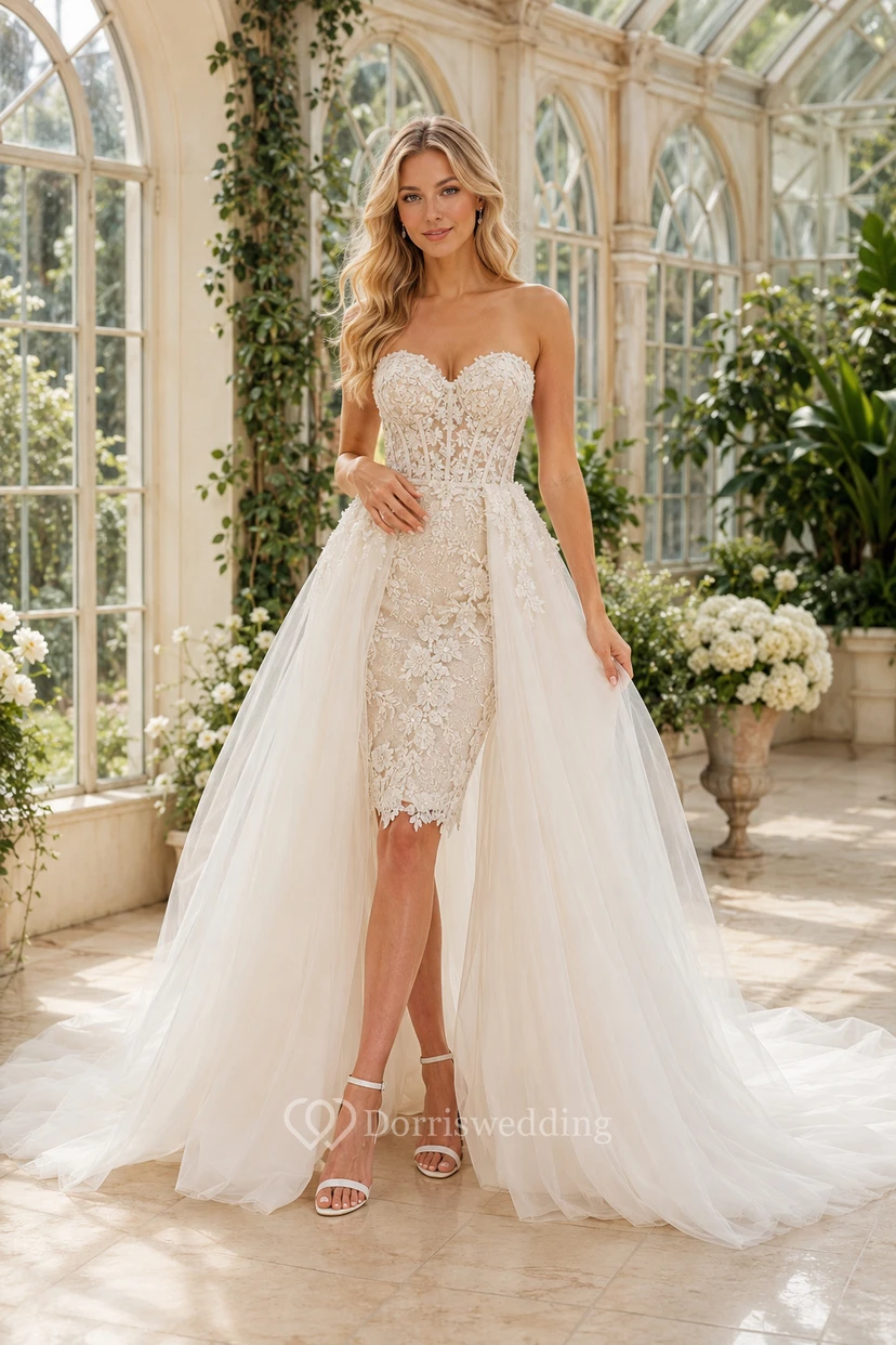 Brautkleid aus Spitze und Tüll, A-Linie, trägerlos, herzförmig, mit Schleppe