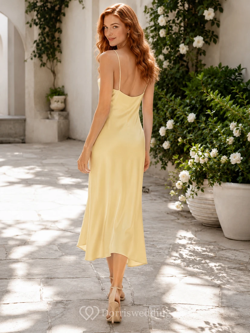 Robe nuisette midi jaune beurre à col bénitier en satin et fines bretelles spaghetti, asymétrique. view 2