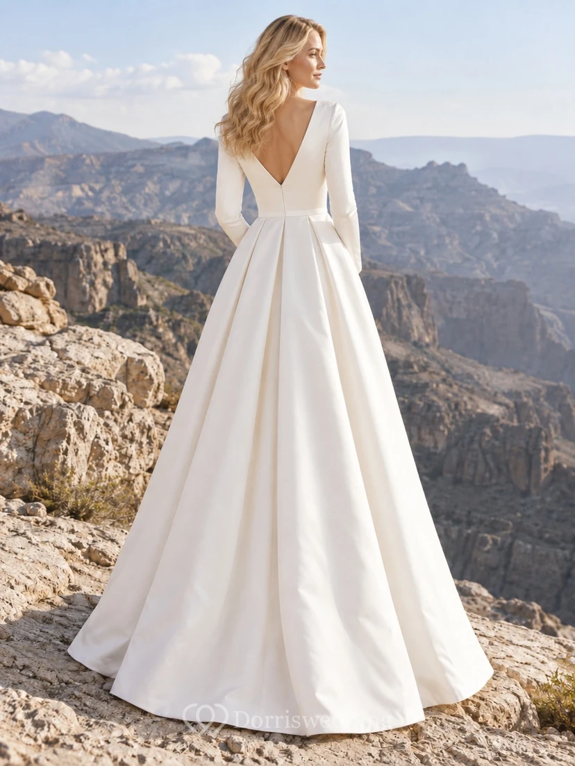 Vestido de novia sencillo de satén plisado con escote en V y mangas largas view 2
