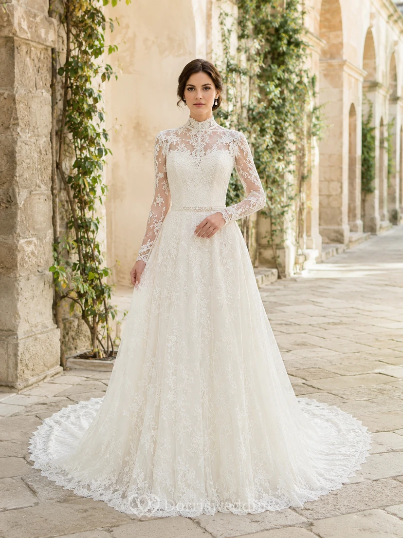 Europäisches Ballkleid mit Perlenbesatz, hohem Kragen und Spitze