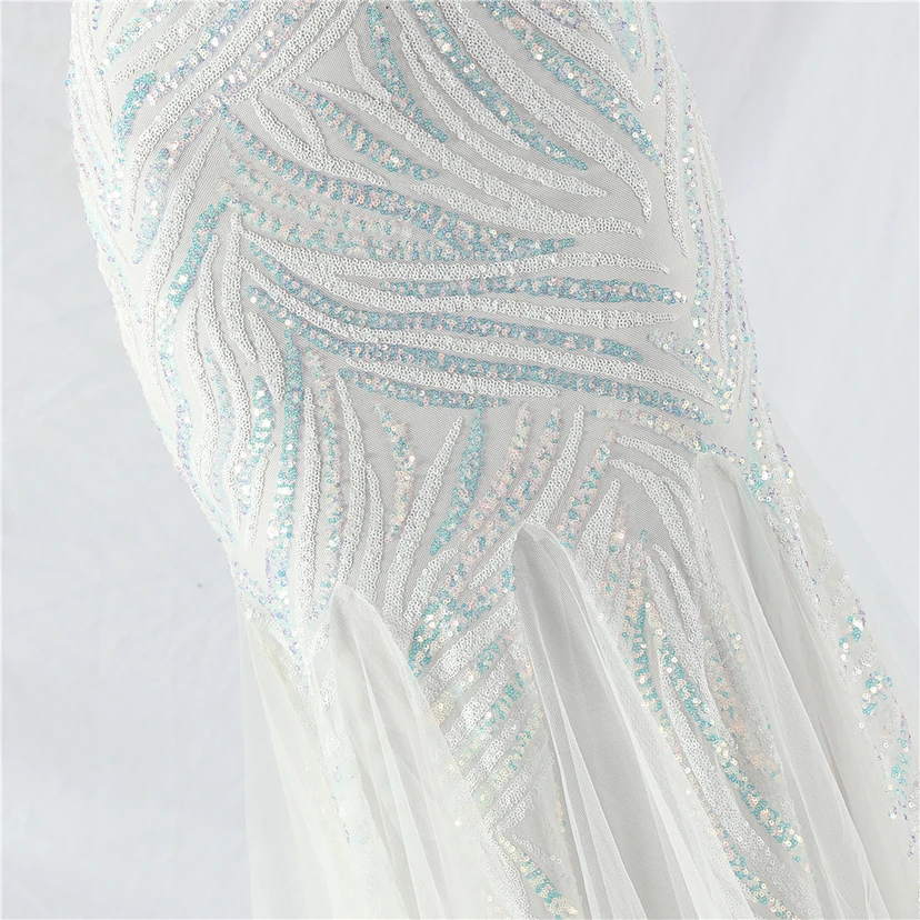 Schwer gearbeitetes, perlenbesetztes Abendkleid aus Netzgewebe mit superdichter Paillettenbesatz view 36