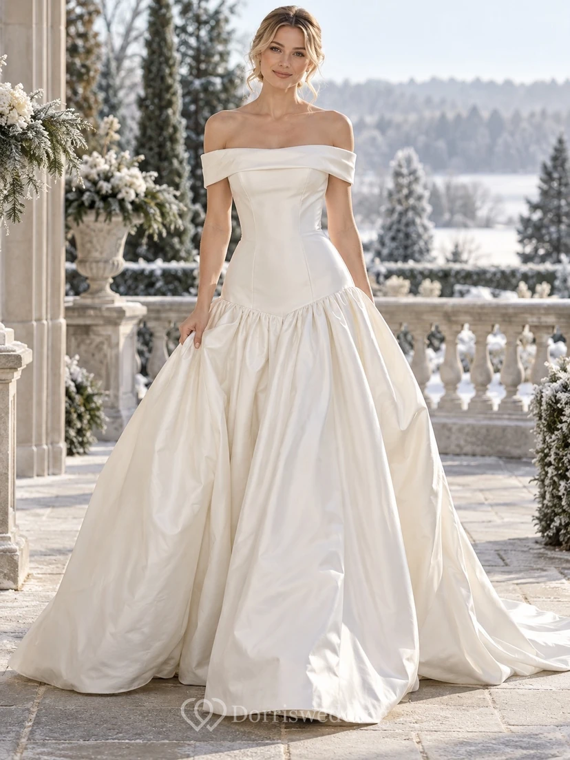 Vestido de novia de tafetán con cintura baja y hombros descubiertos y cola larga
