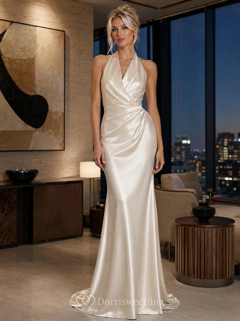 Vestido de novia de lujo estilo ático con escote halter y drapeado, de satén, ideal para fugas románticas.