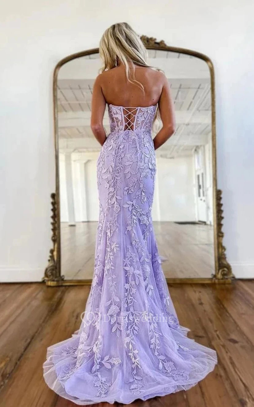 Sexy lila Meerjungfrauen-Etuikleid mit Spitzenapplikationen und Korsettrücken – perfektes Abendkleid für den Abschlussball view 2