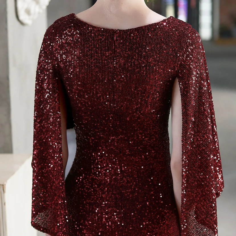 Robe de soirée élégante à paillettes, style sirène, ailes d'ange, idéale pour un banquet ou une réunion. Mannequin automobile. Robe de soirée d'été. view 53