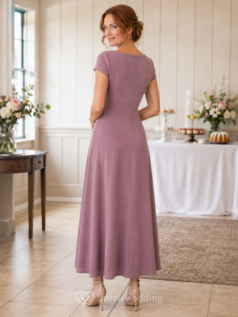 Robe de cérémonie mauve à encolure carrée, manches courtes et coupe trapèze. view 2