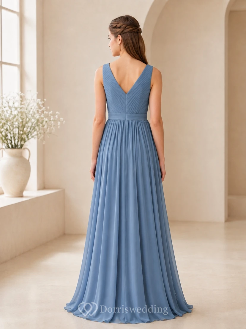 Vestido de dama de honor juvenil azul acero, corte en A, escote en V, sin mangas, plisado, sencillo. view 2
