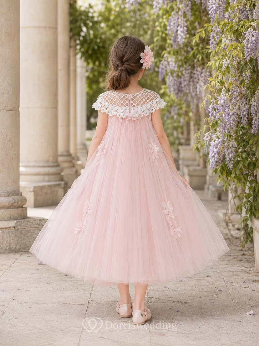 Vestido de niña de flores con capa corta de tul y encaje, corte en A, mangas cortas y falda hasta la rodilla. view 2