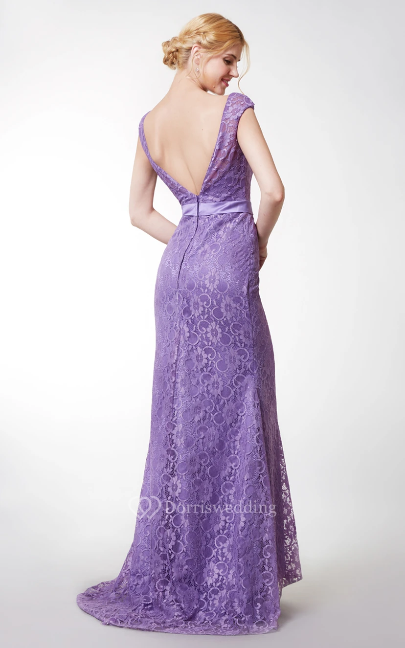 Elegantes, ärmelloses Spitzenkleid mit V-Ausschnitt am Rücken view 3