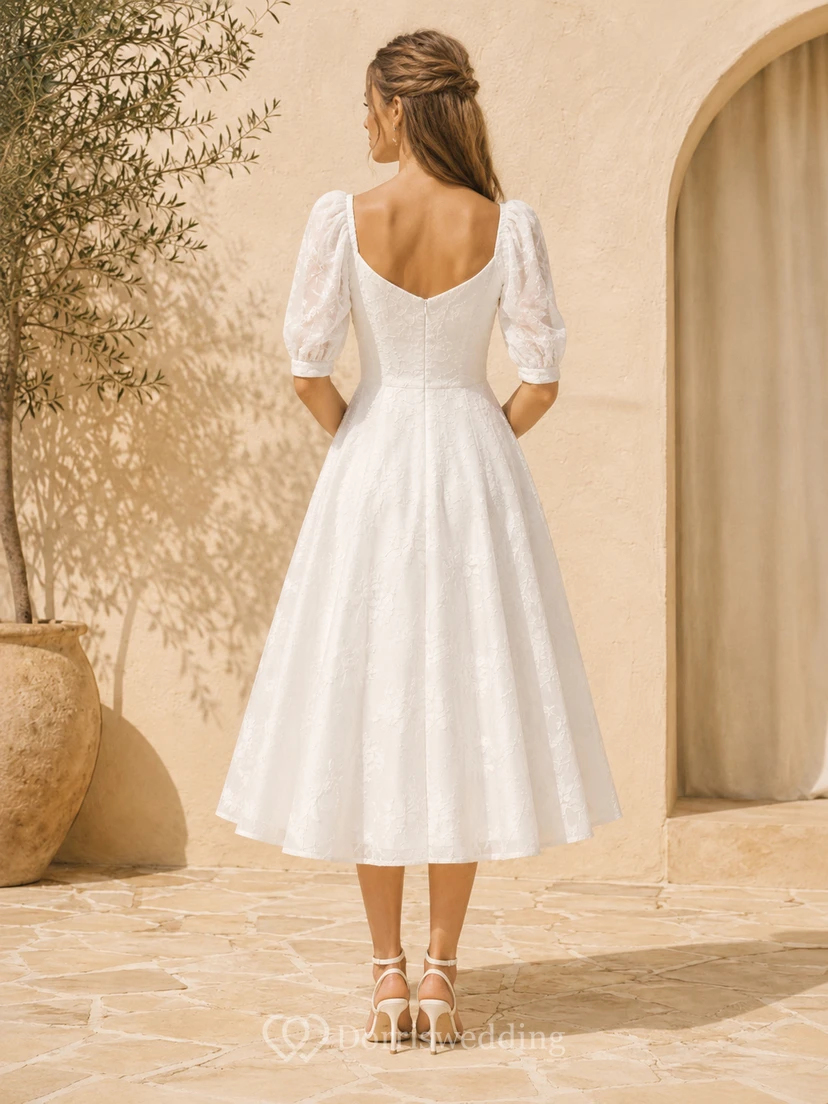 Robe de mariée mi-longue en dentelle, décolleté cœur, manches bouffantes, fermeture éclair au dos nu. view 2