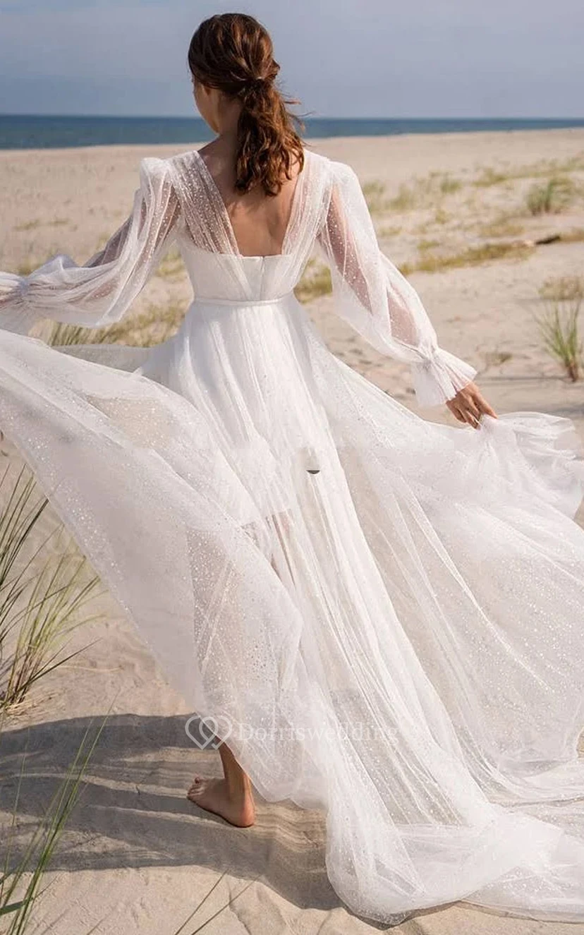 Robe de mariée courte fluide à décolleté cœur et jupe en tulle view 2