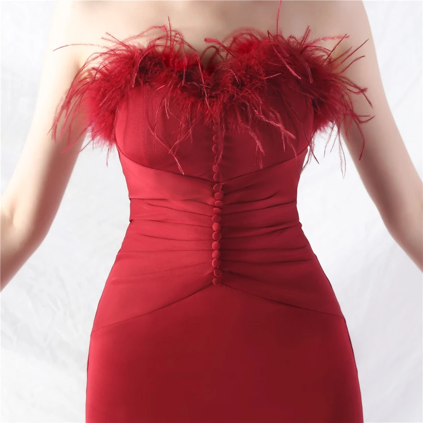 Robe courte à plumes d'autruche à ouverture artistique et ceinture à hanches view 8