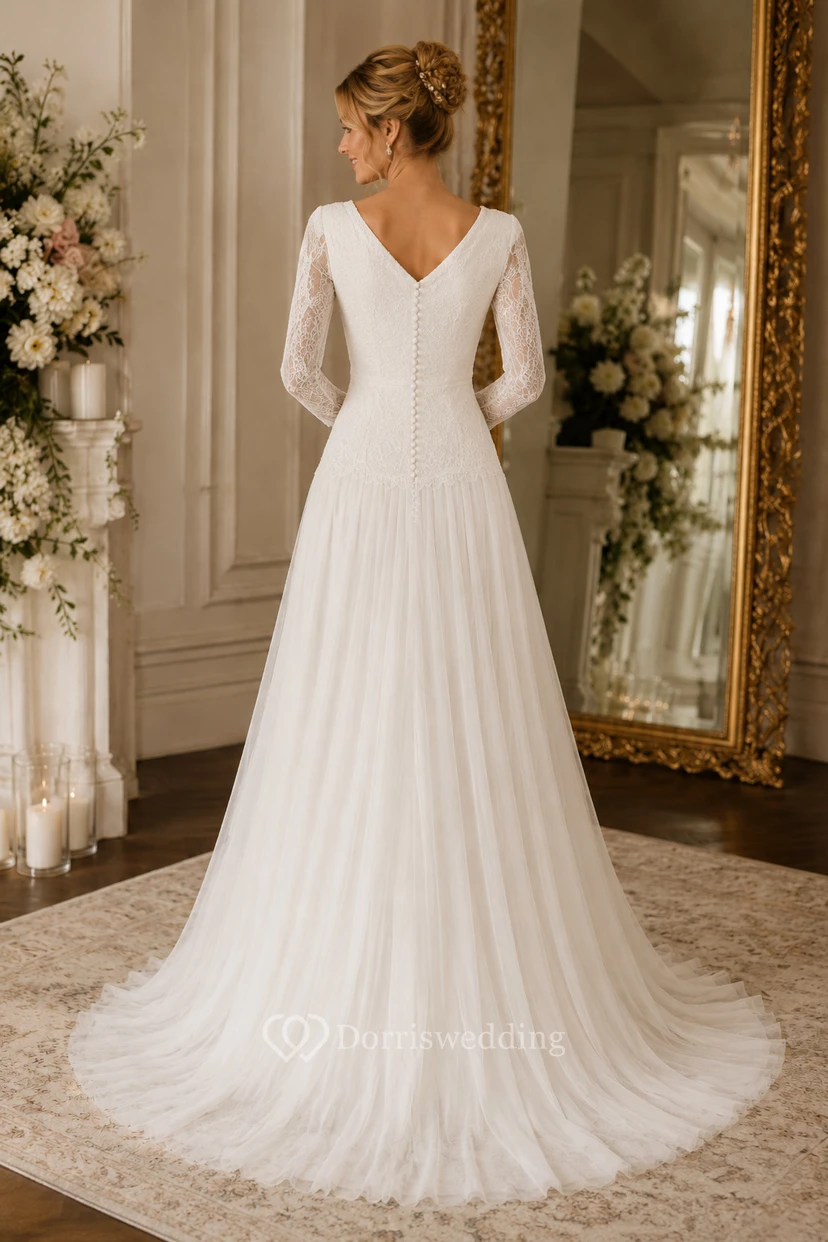 Robe de mariée modeste à manches longues et taille basse, coupe trapèze, en tulle avec superposition de dentelle et plis view 3