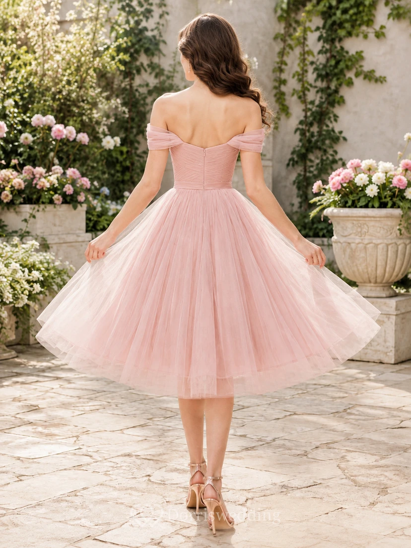 Vestido de cóctel romántico vintage de tul rosa perla con hombros descubiertos, corte en A, largo hasta la rodilla, estilo ballet. view 2