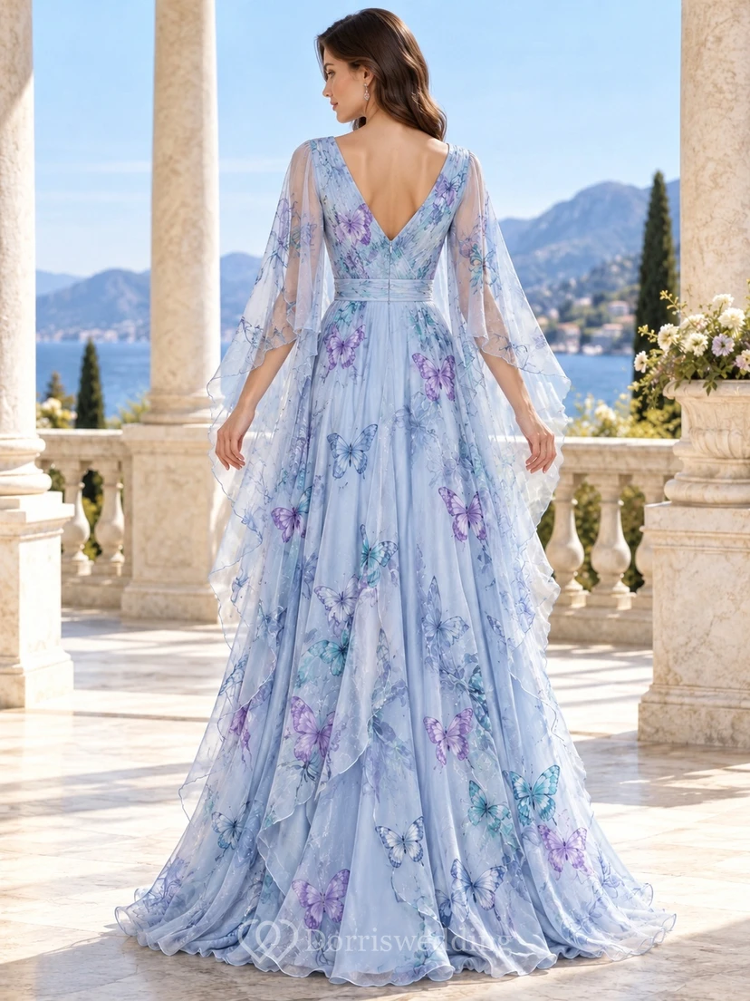 Abendkleid mit V-Ausschnitt, himmelblauem Schmetterlingsmuster und drapiertem Cape view 2