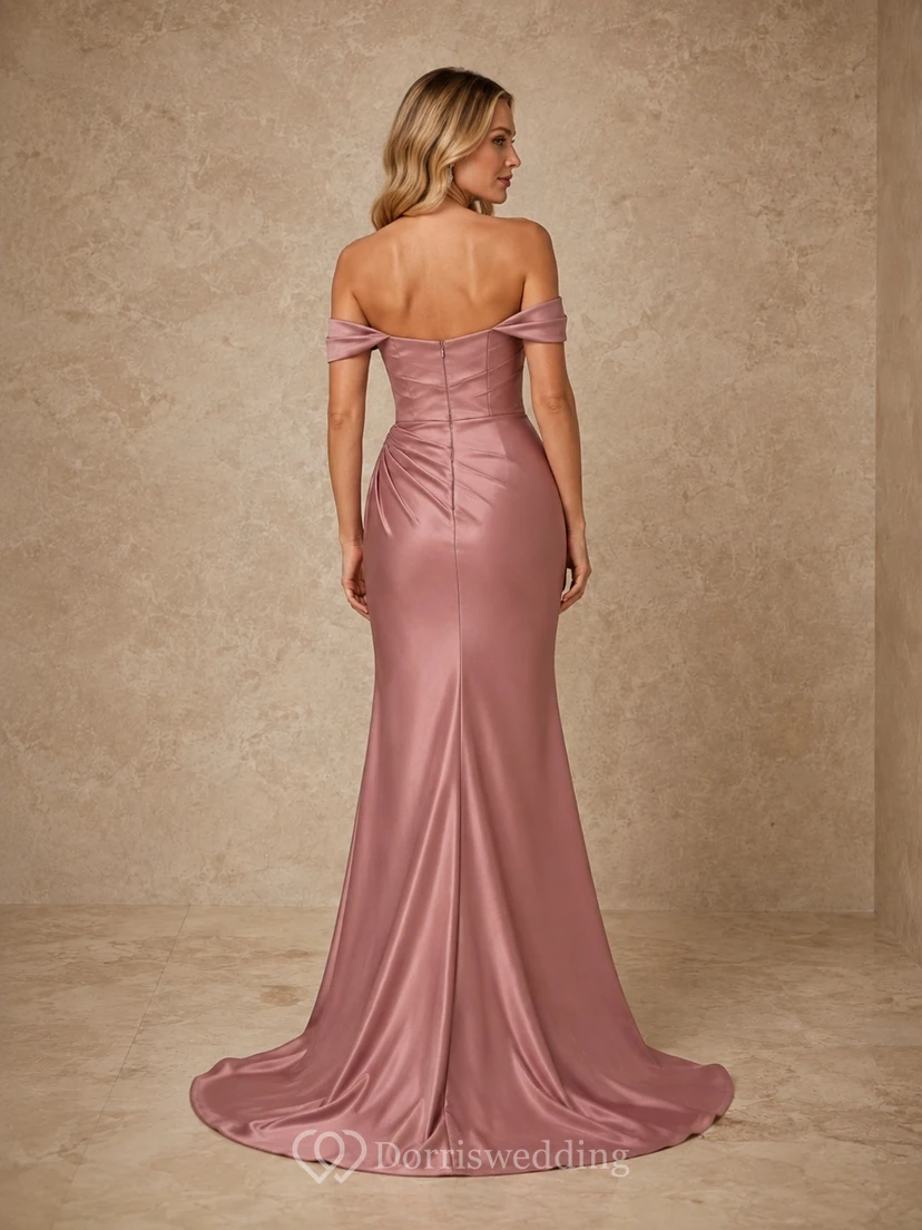 Robe de soirée élégante en satin rose poudré, épaules dénudées, coupe sirène et traîne balayée jusqu'au sol view 2