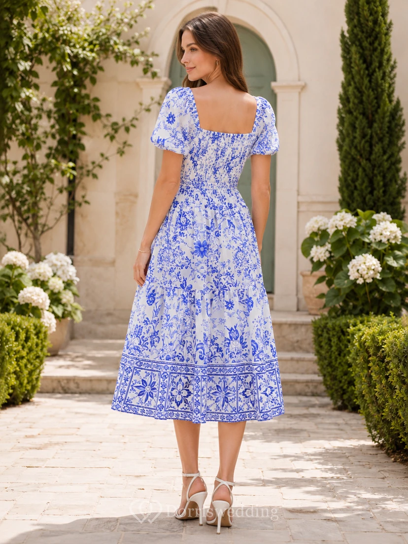 Robe midi bleu porcelaine à col carré et manches bouffantes