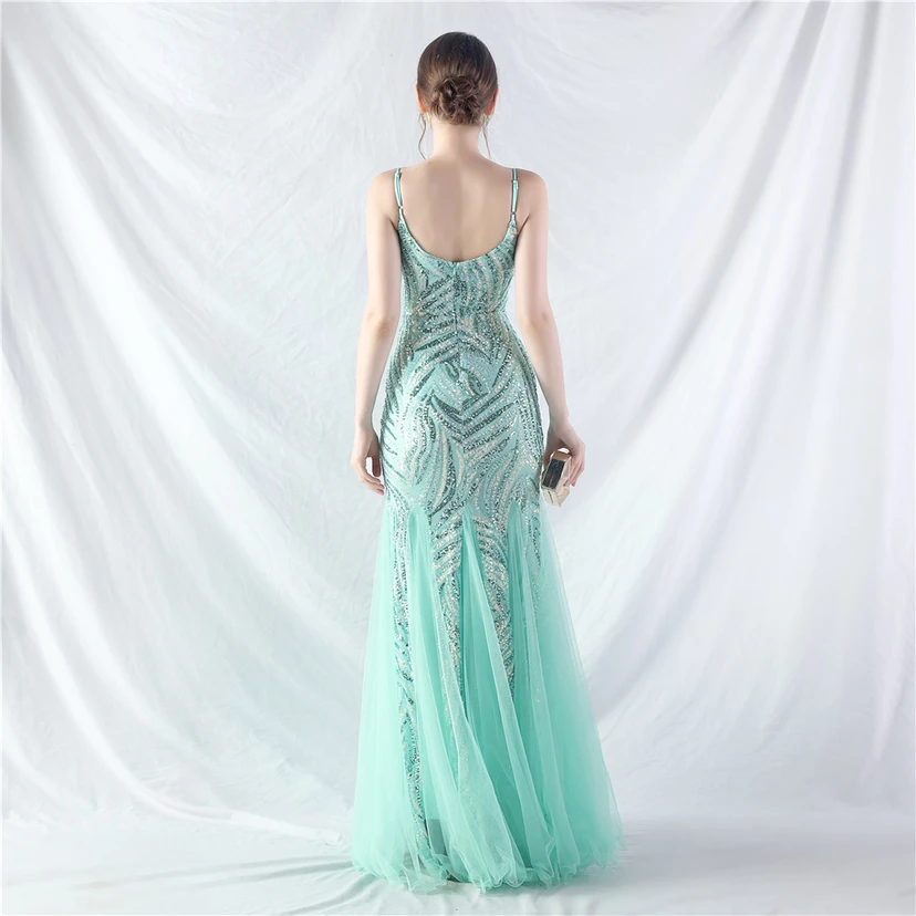 Paillettenbesetztes Abendkleid aus Netzstoff und Trägern view 51