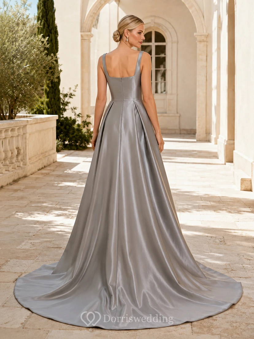 Robe de mariée simple en satin couleur étain, col carré et bretelles, coupe trapèze. view 2