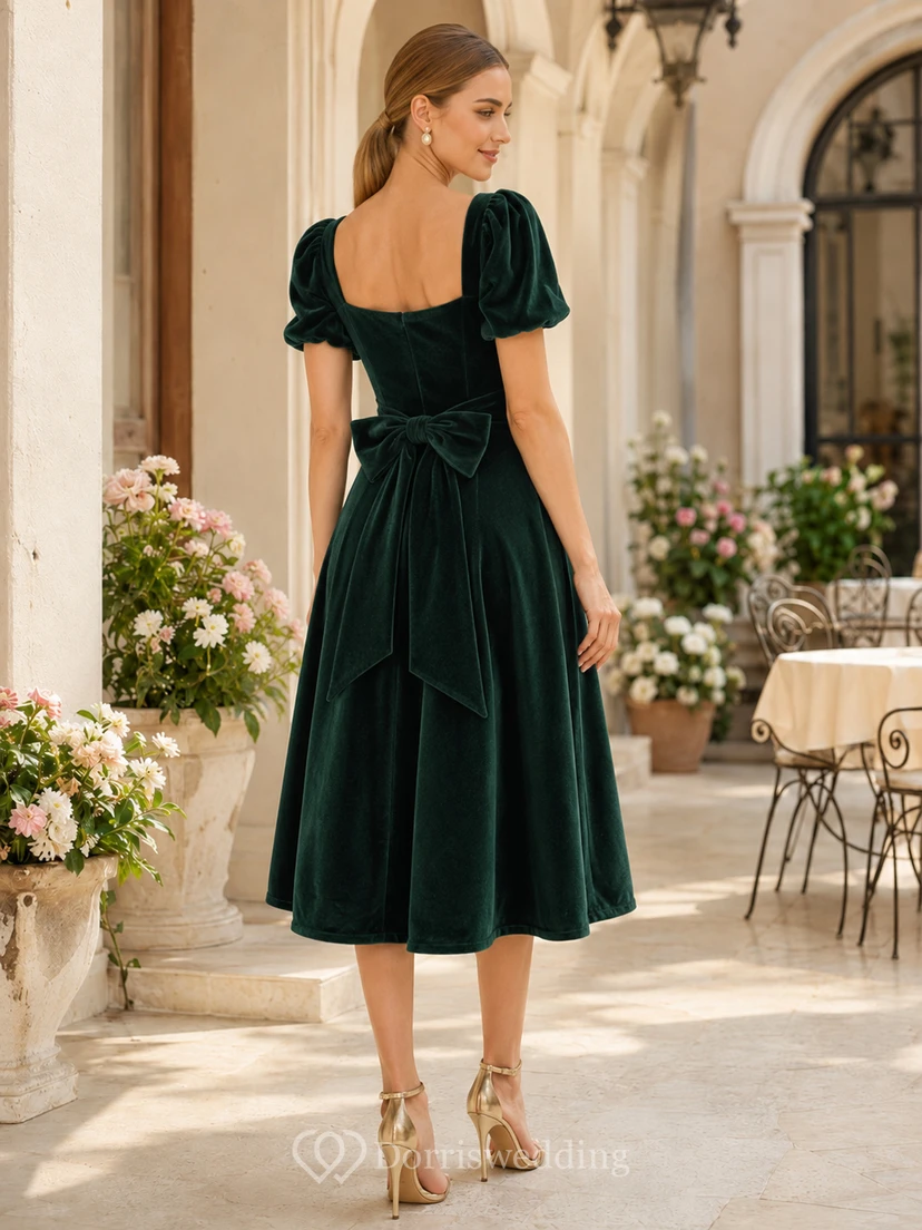 Vestido midi de terciopelo verde oscuro con escote corazón y mangas abullonadas, corte en A, ideal para invitadas. view 2