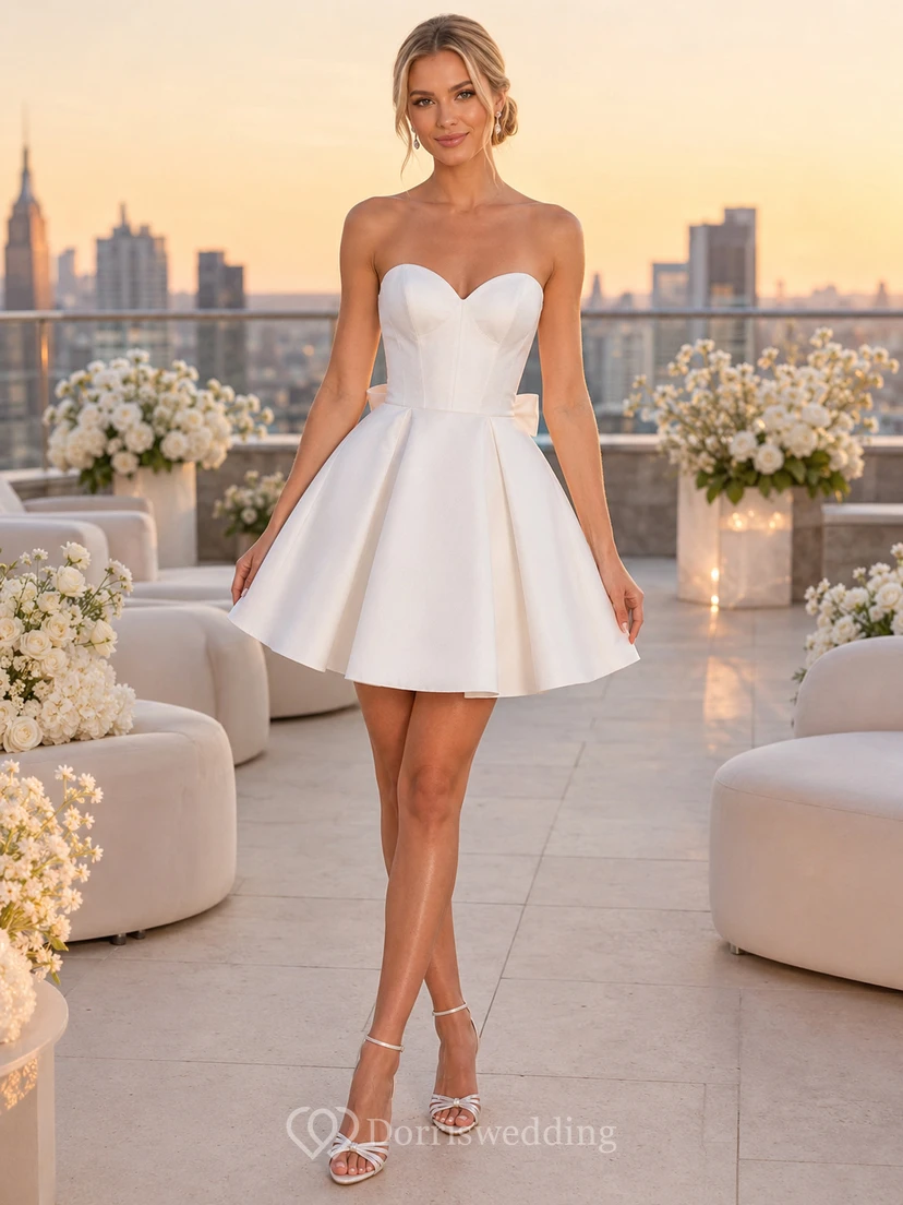 Modernes kurzes trägerloses Satin-A-Linien-Brautkleid mit Schleife für den Empfang