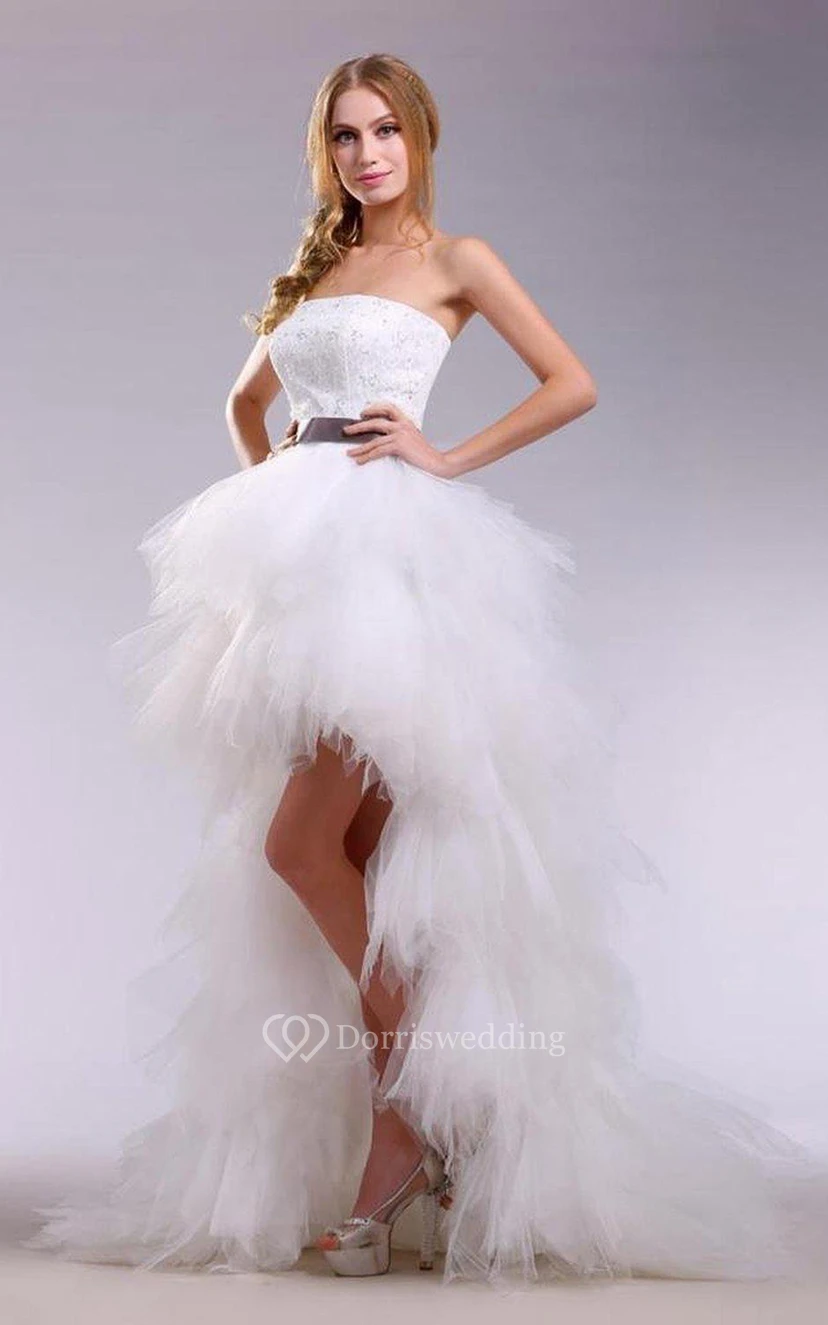 Trägerloses, asymmetrisches Tüllkleid mit Satinschärpe view 4