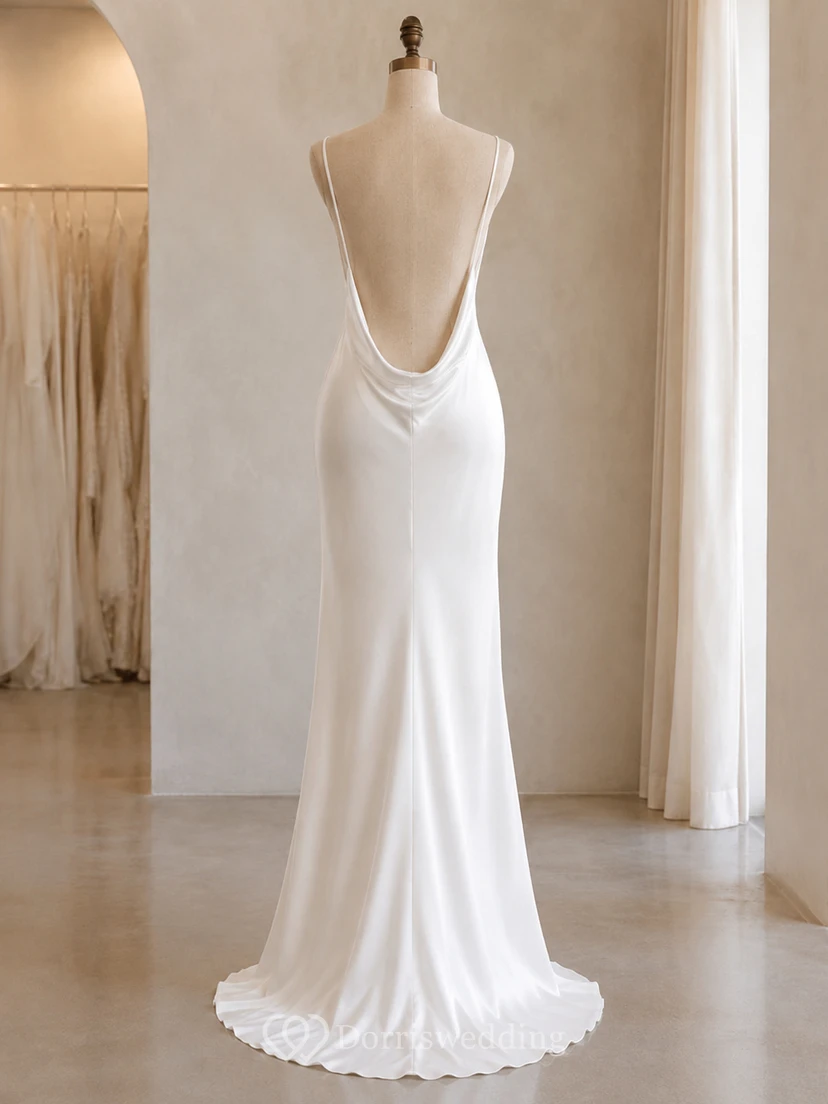Robe de mariée minimaliste en satin, nuisette et dos nu drapé. view 8