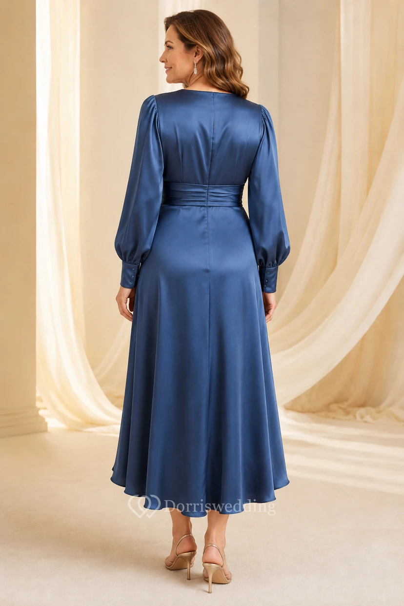Stahlblaues Satin-Mutterkleid mit asymmetrischem Saum und langen Ärmeln view 2