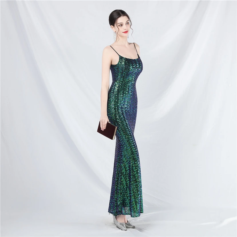 Hochwertiges, schillerndes Pailletten-Abendkleid mit Trägern view 13