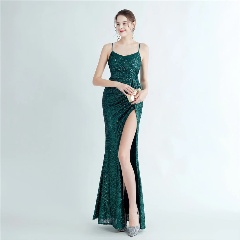 Robe de soirée longue à sequins haute densité, plissée, fendue sur le côté et à bretelles view 12