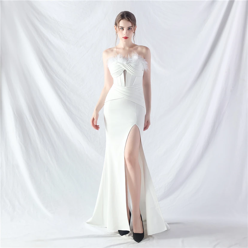Fischgrätmusterweste, tailliertes Satinkleid mit Faltenwurf, handgefertigtes High-End-Abendkleid mit Straußenfedern view 46