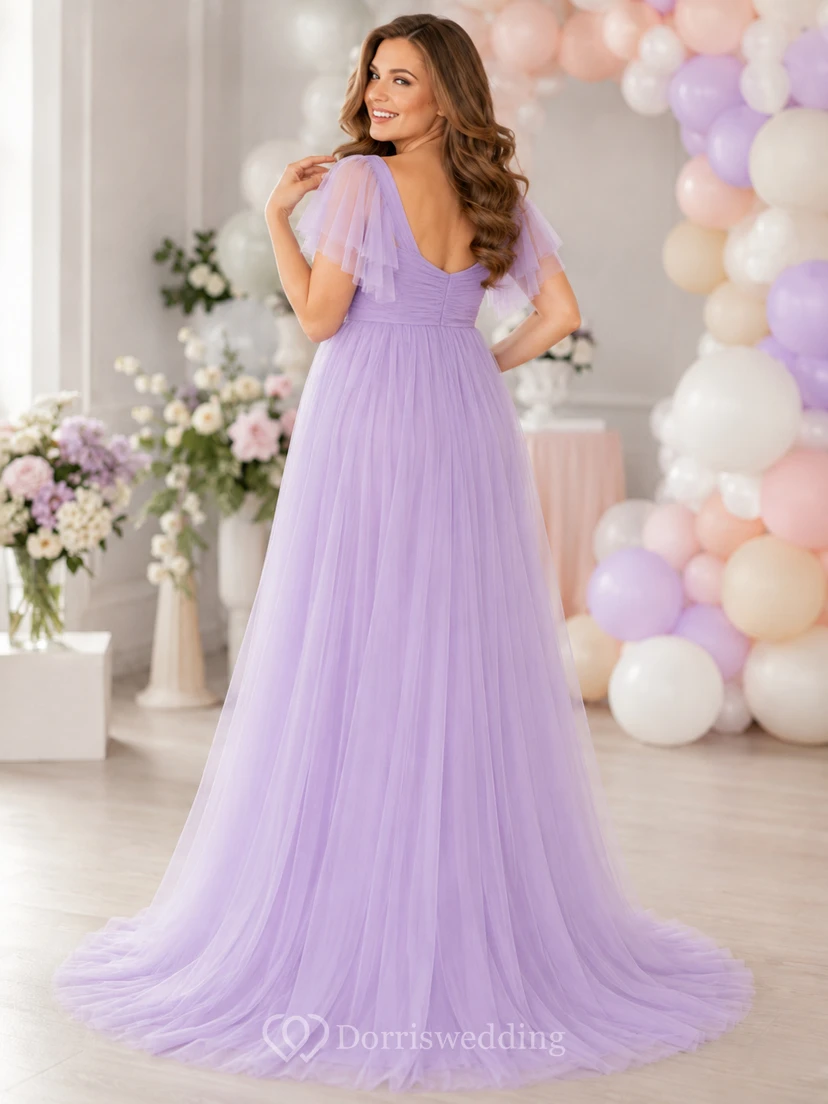Robe de maternité romantique en tulle lavande, décolleté cœur, manches papillon, coupe empire, longueur au sol view 2