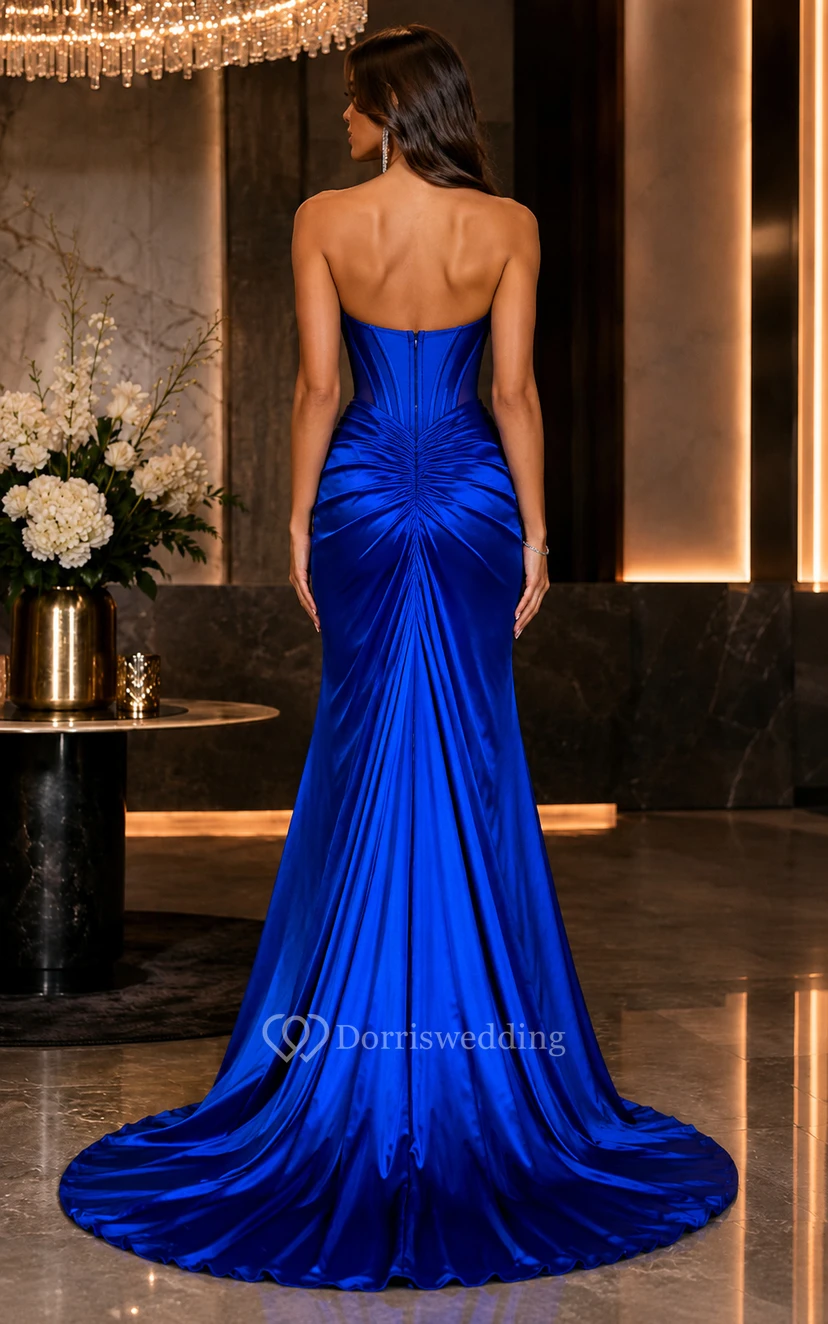 Satin-Abendkleid in Königsblau, trägerlos, Meerjungfrauen-Schnitt mit Herzausschnitt und Raffungen view 2
