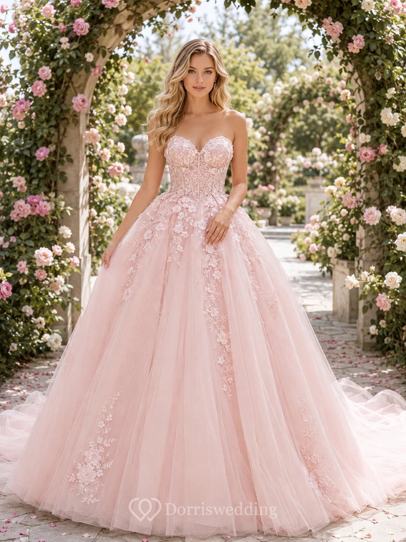 Vestido de novia de gala color rosa empolvado sin tirantes con apliques florales de tul y vestido de jardín