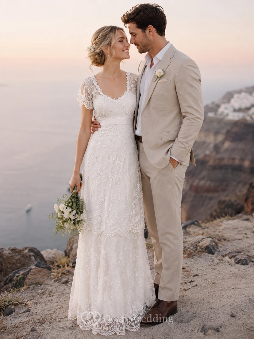 Vestido tubo con espalda y mangas transparentes.