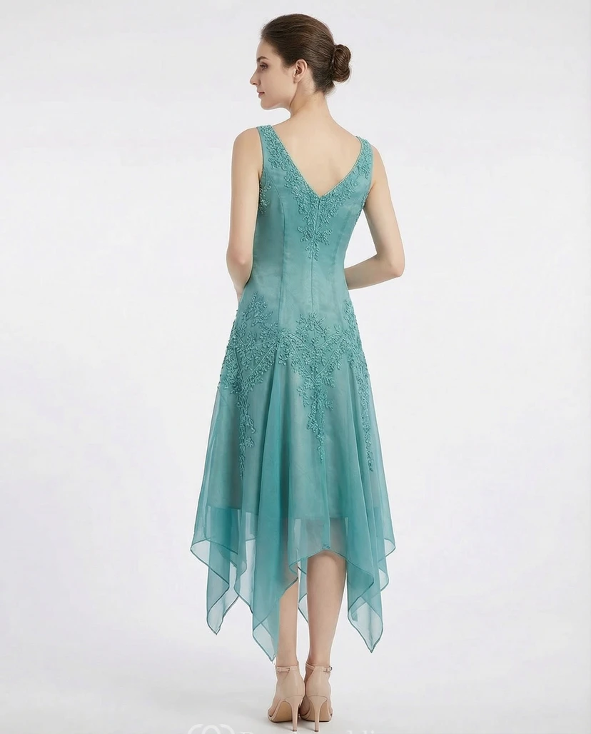 Vestido de dos piezas de satén y tul con chaqueta. view 4