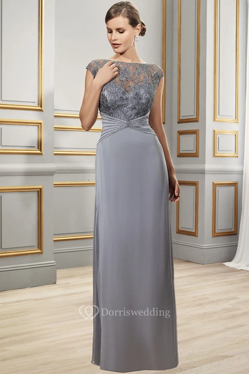 Vestido formal de gasa con cuello barco y mangas cortas con apliques