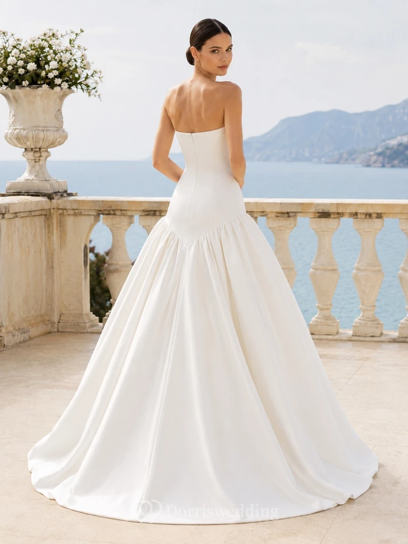 Vestido de novia sencillo, largo hasta el suelo, sin mangas, con tirantes y corte en A. view 2